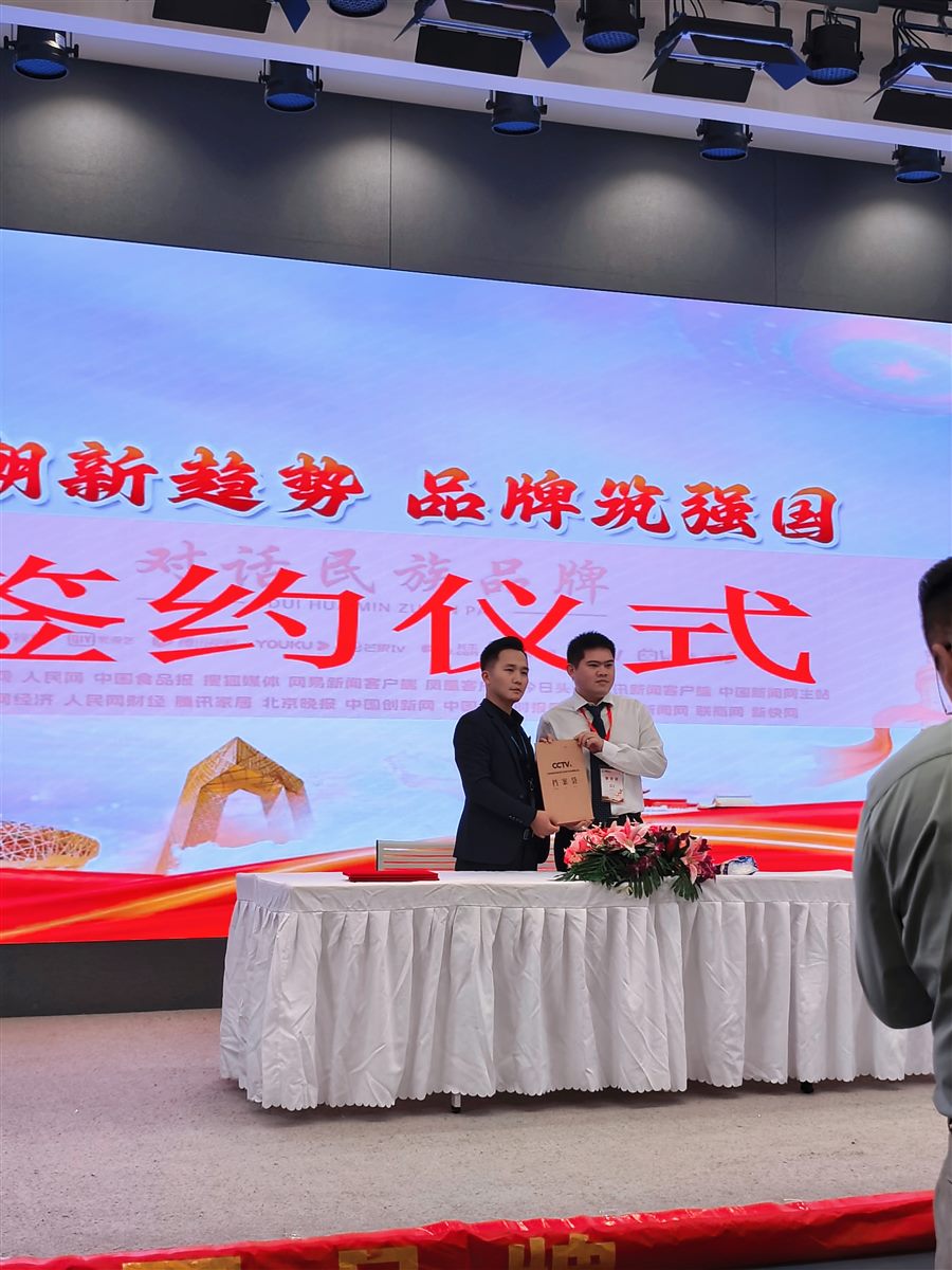 CCTV拍摄现场合影